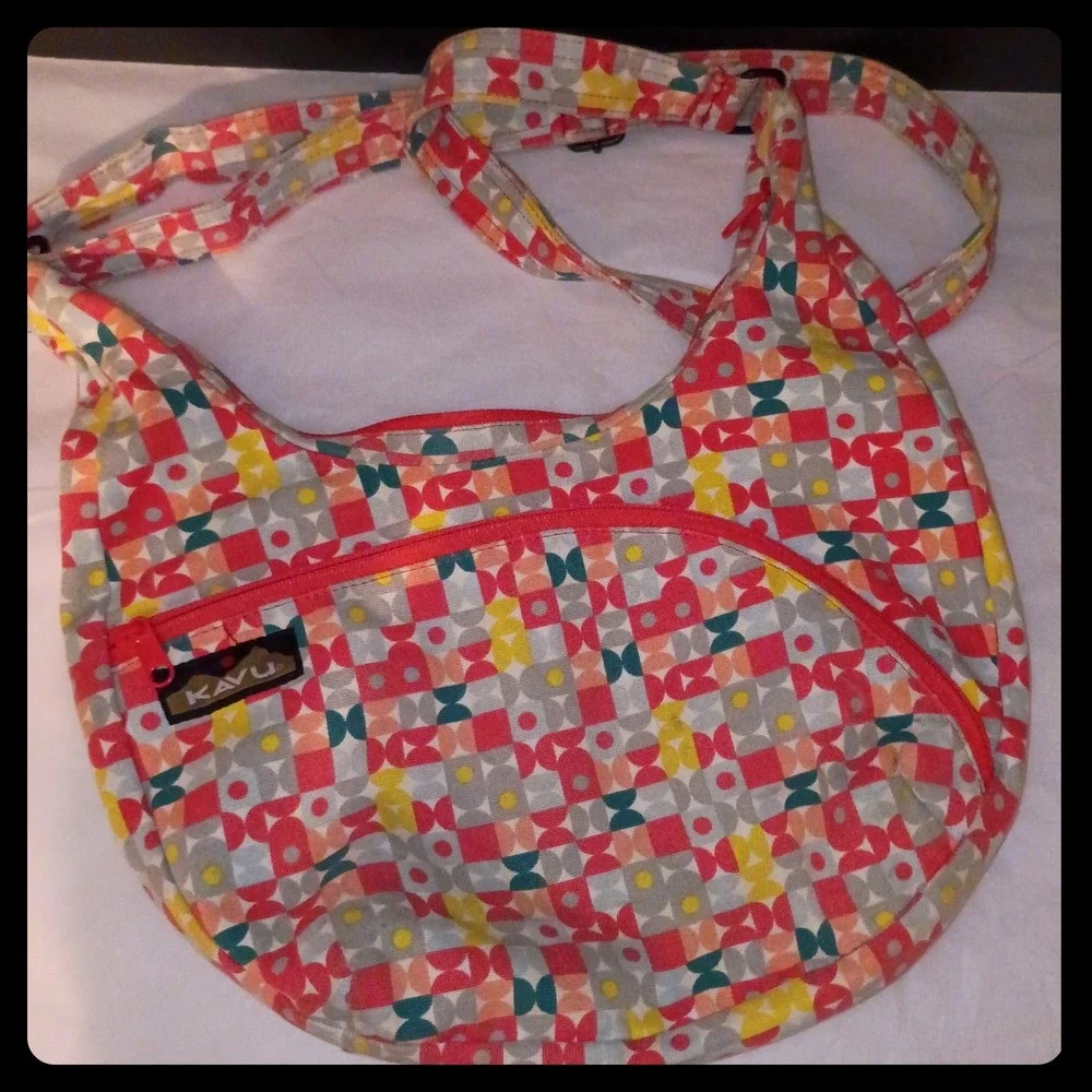 KAVU Zippit Crossbody Bag Womens Medium Multicolor Geometric Canvas Purse